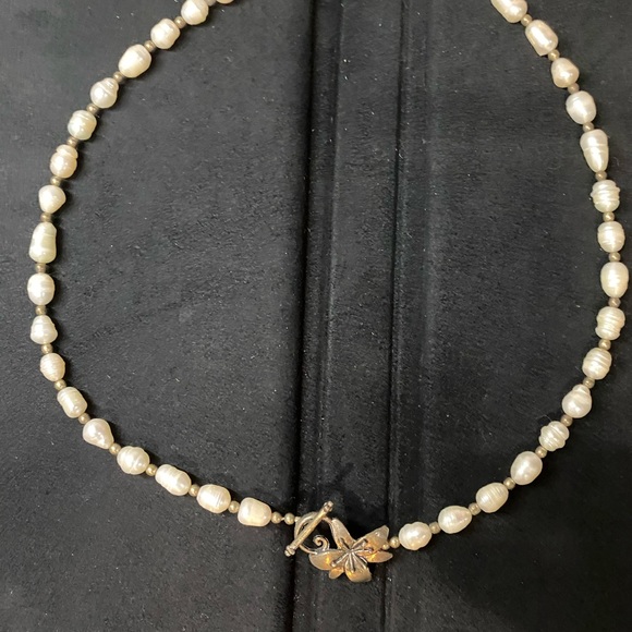 Freshwater Pearl necklace and Earrings - Picture 9 of 14